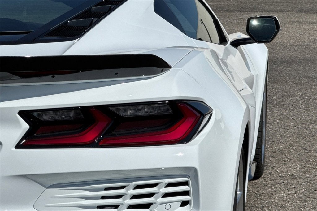 2025 Chevrolet Corvette E-Ray 2LZ