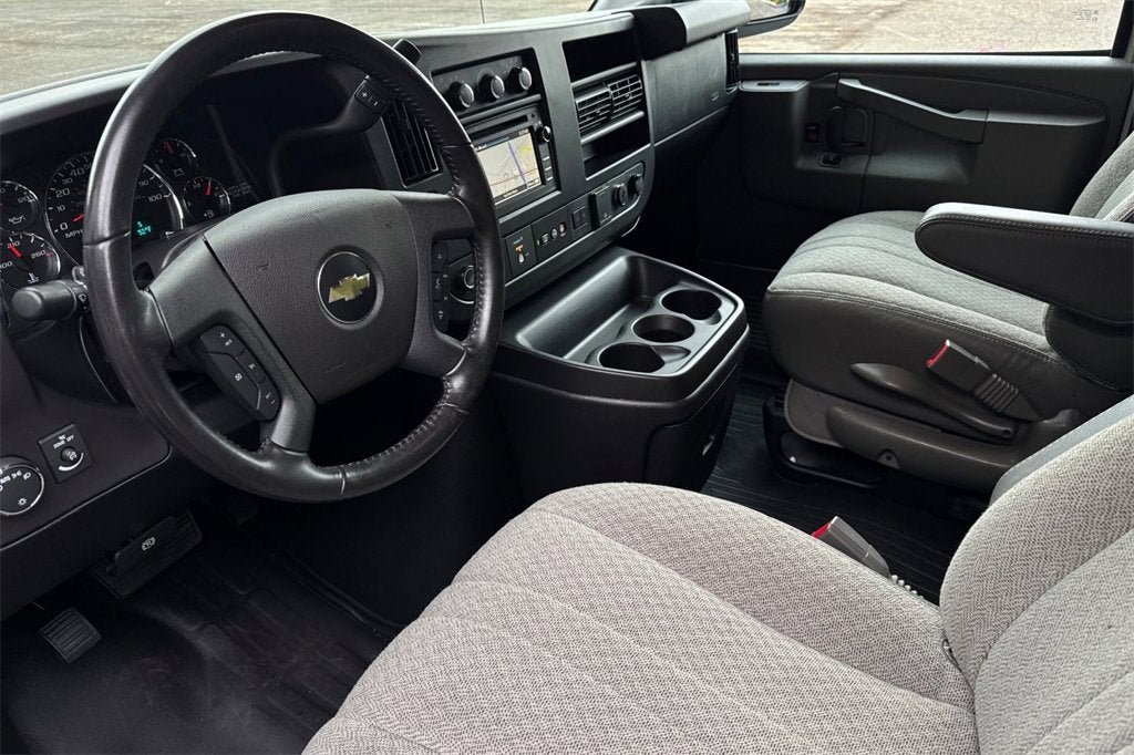 2020 Chevrolet Express Passenger 3500 1LS