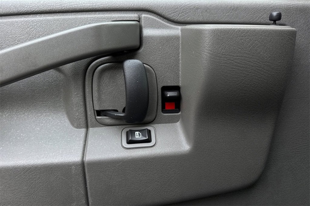 2020 Chevrolet Express Passenger 3500 1LS