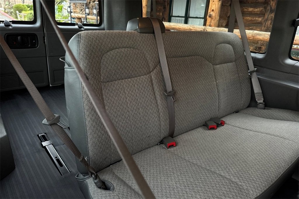 2020 Chevrolet Express Passenger 3500 1LS