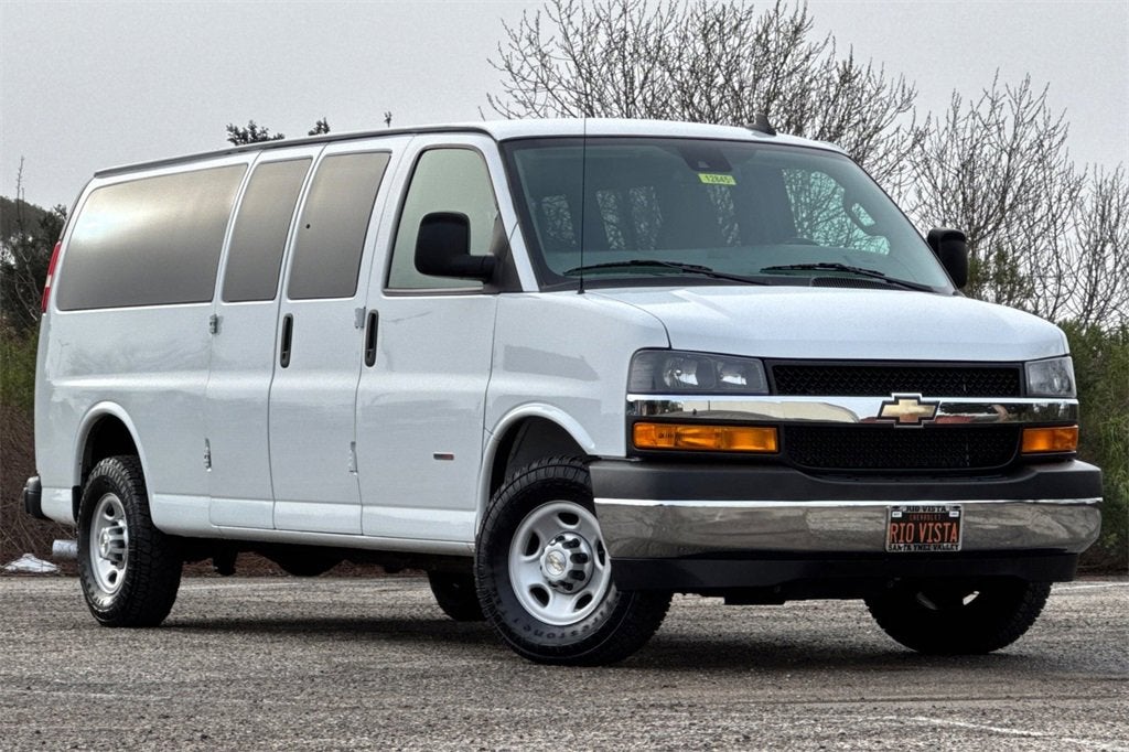 2020 Chevrolet Express Passenger 3500 1LS