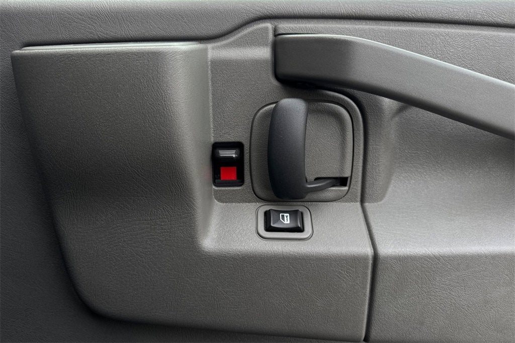 2020 Chevrolet Express Passenger 3500 1LS