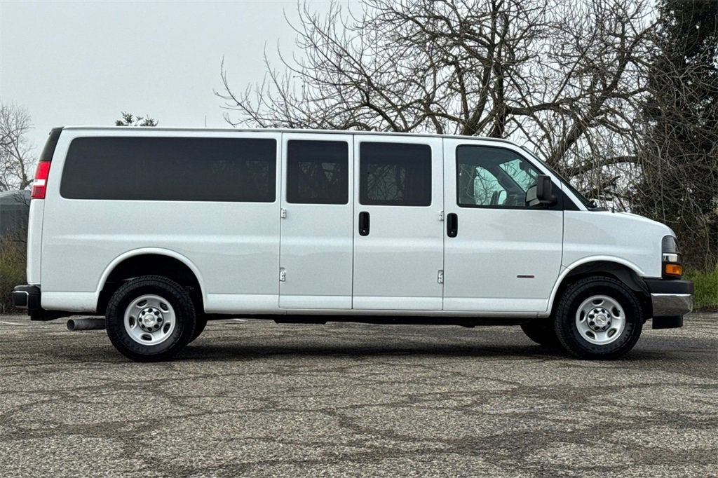 2020 Chevrolet Express Passenger 3500 1LS