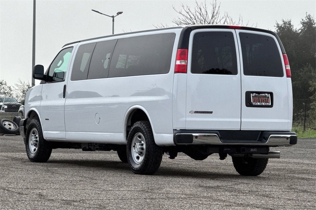 2020 Chevrolet Express Passenger 3500 1LS