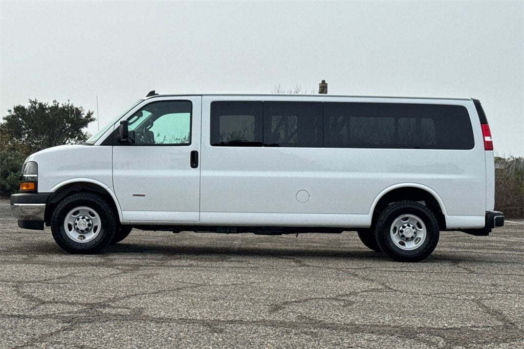 2020 Chevrolet Express Passenger 3500 1LS