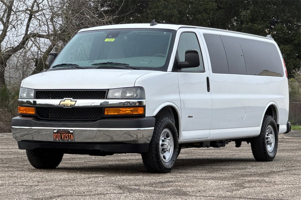 2020 Chevrolet Express Passenger 3500 1LS