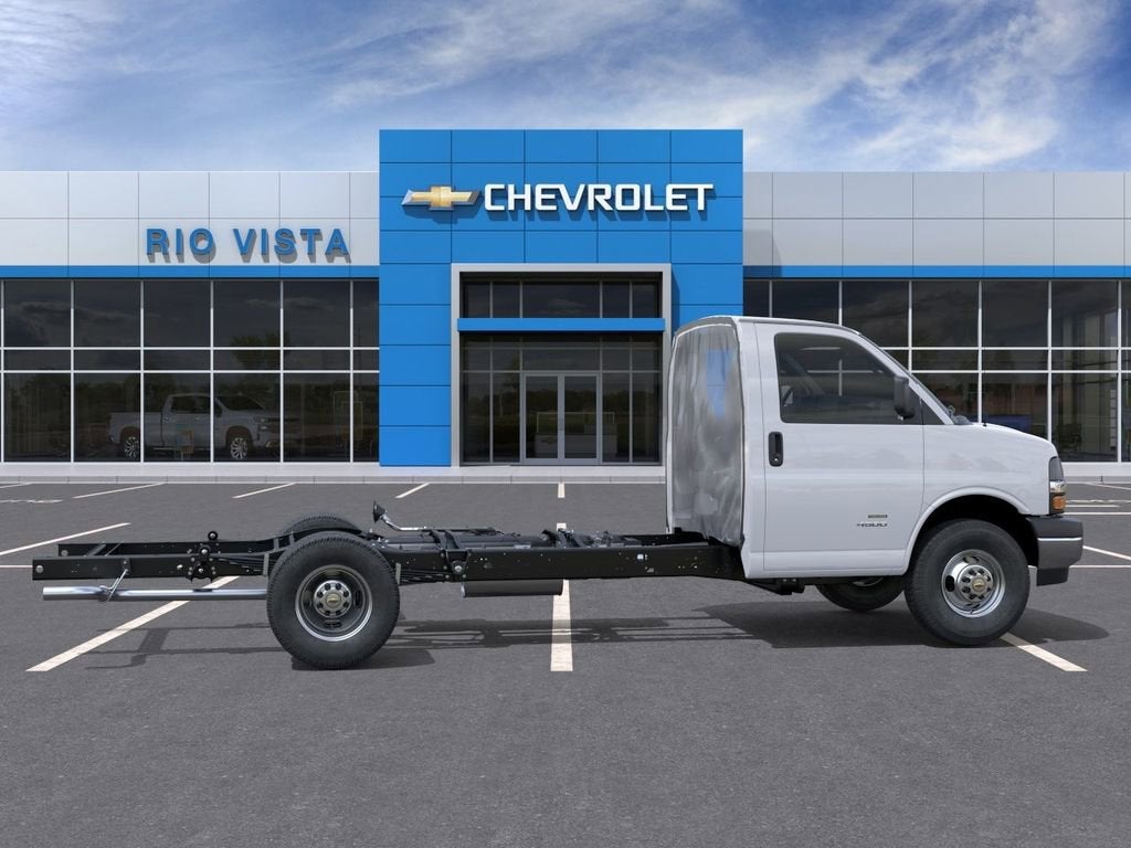 2026 Chevrolet Express Cutaway 3500 1WT