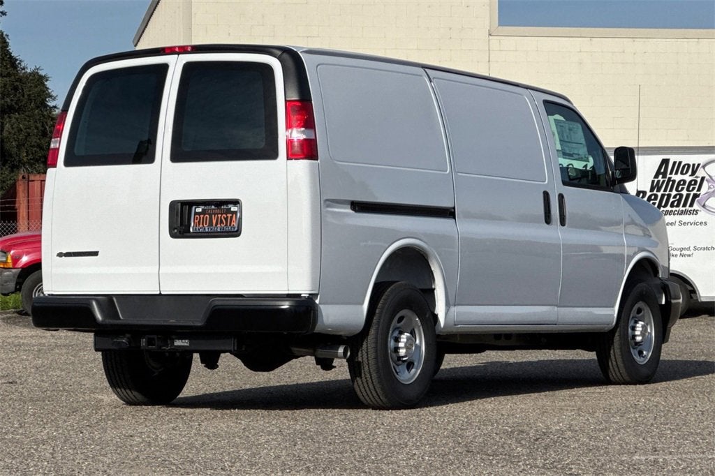 2025 Chevrolet Express Cargo 2500 WT