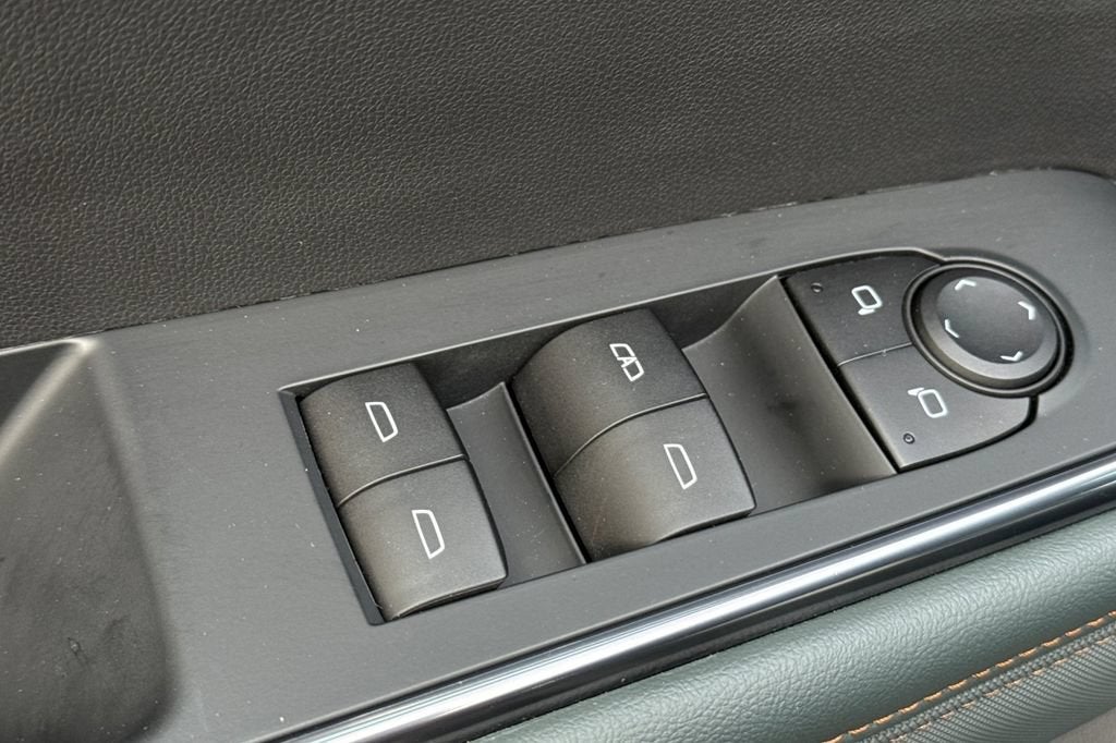 2025 GMC Acadia AT4