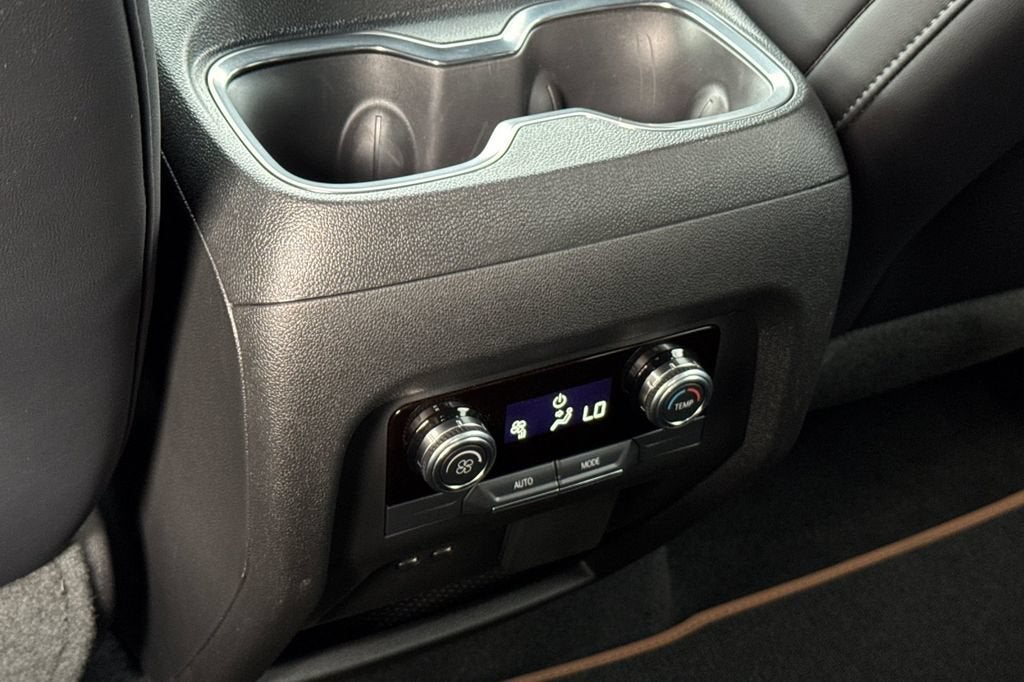 2025 GMC Acadia AT4