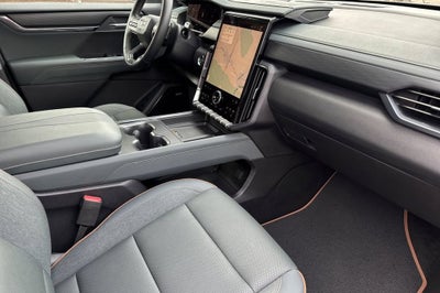2025 GMC Acadia AT4
