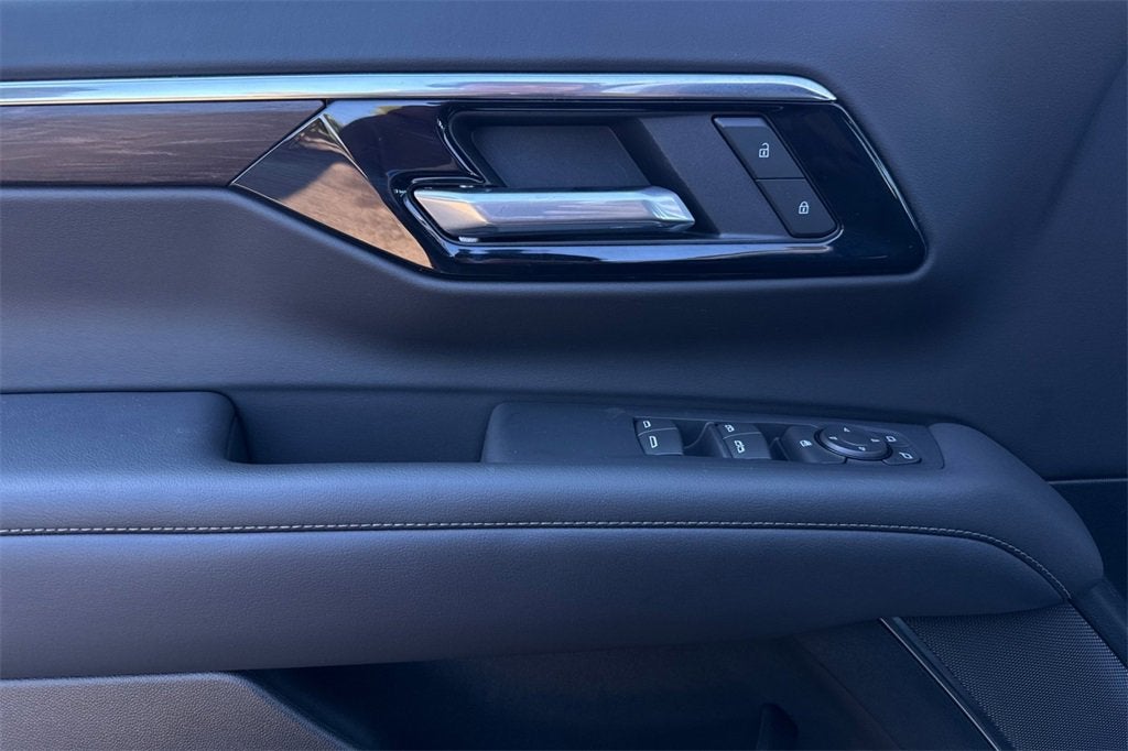 2025 Chevrolet Suburban LS