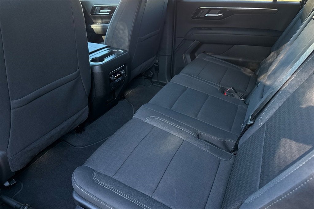 2025 Chevrolet Suburban LS