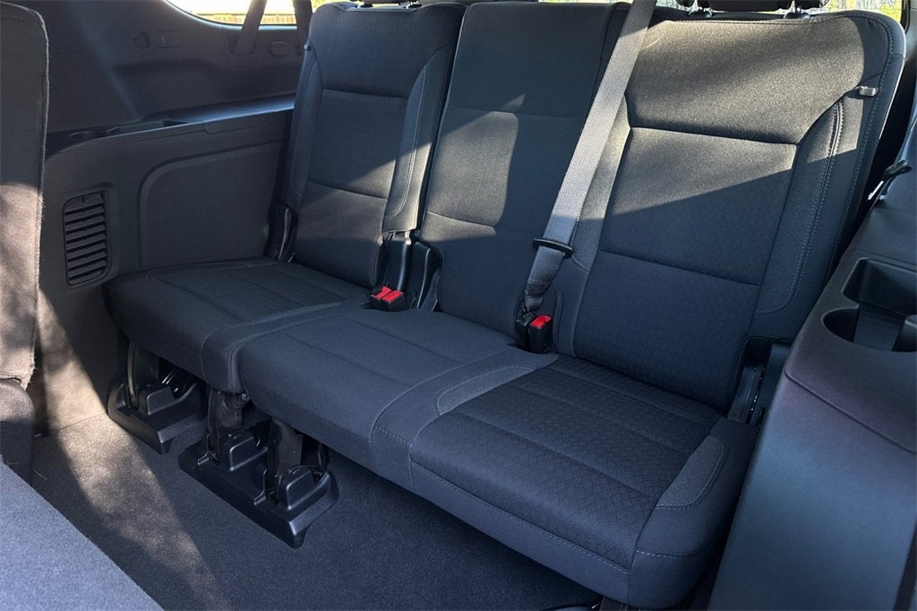 2025 Chevrolet Suburban LS