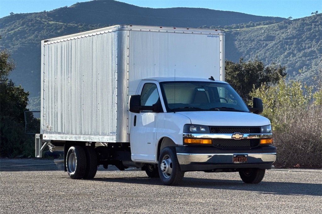 2025 Chevrolet Express Cutaway 3500 1WT