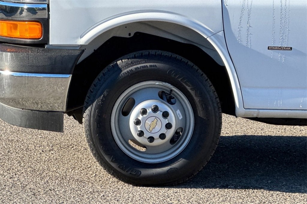 2025 Chevrolet Express Cutaway 3500 1WT