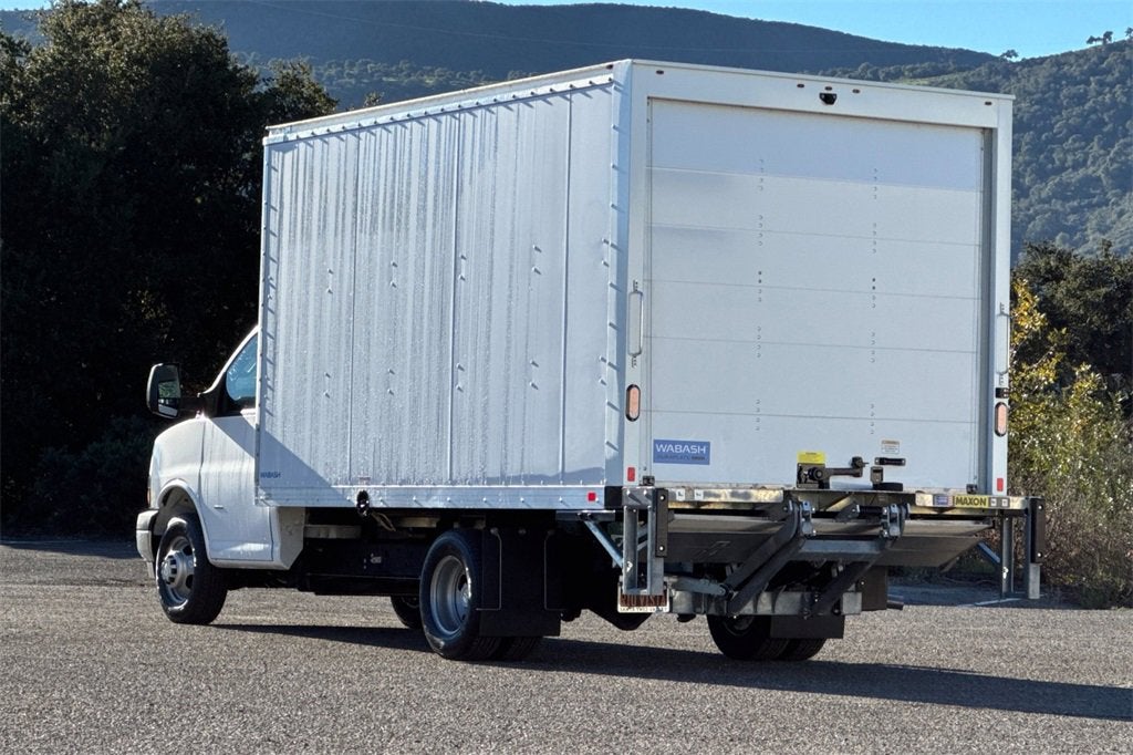 2025 Chevrolet Express Cutaway 3500 1WT