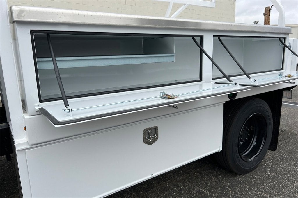 2023 Chevrolet Silverado 5500 HD Work Truck