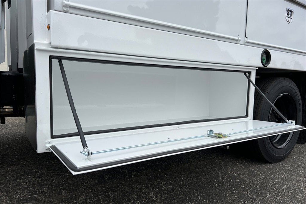 2023 Chevrolet Silverado 5500 HD Work Truck