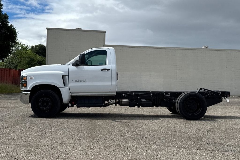 2024 Chevrolet Silverado 5500 HD Work Truck