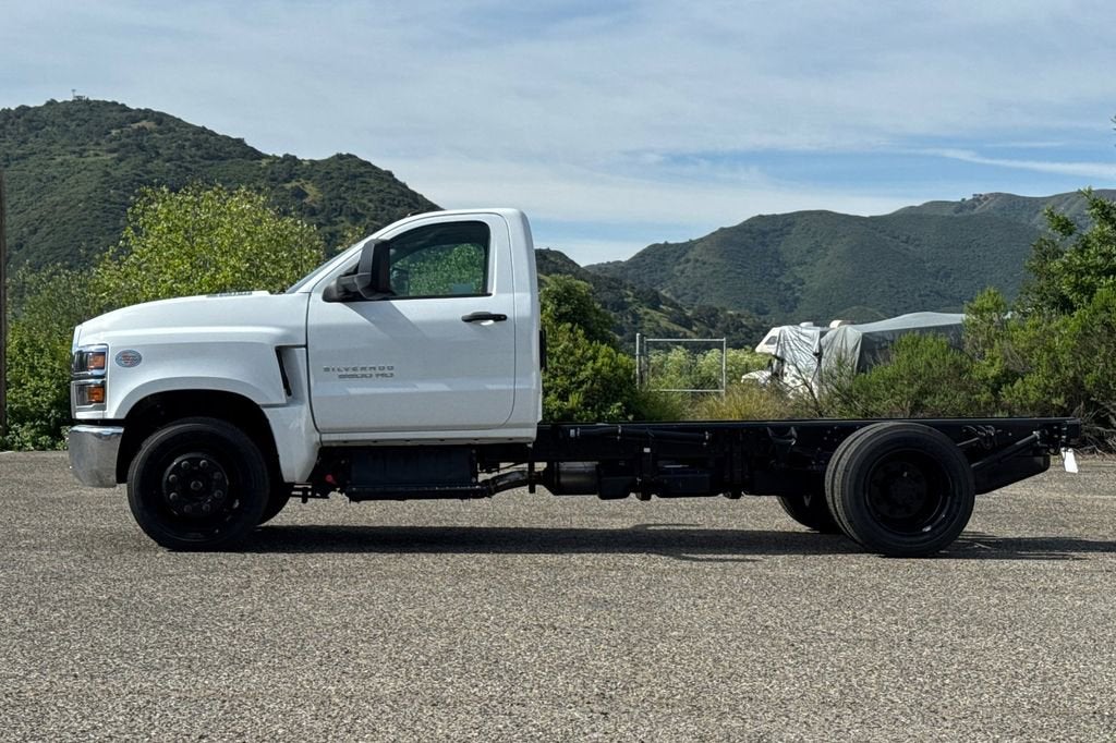 2024 Chevrolet Silverado 5500 HD Work Truck