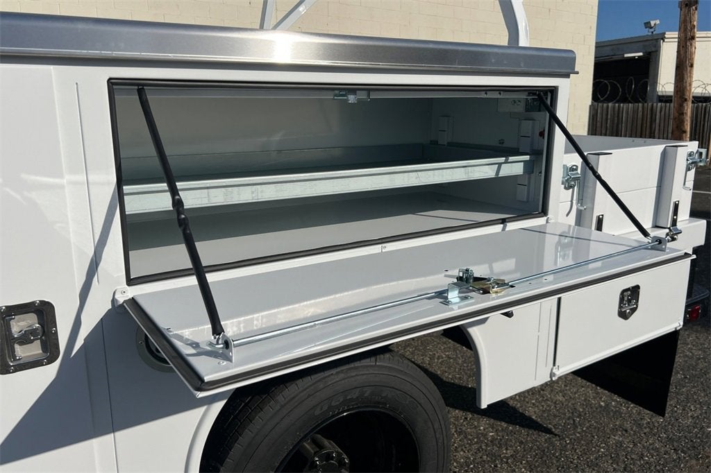 2023 Chevrolet Silverado 5500 HD Work Truck