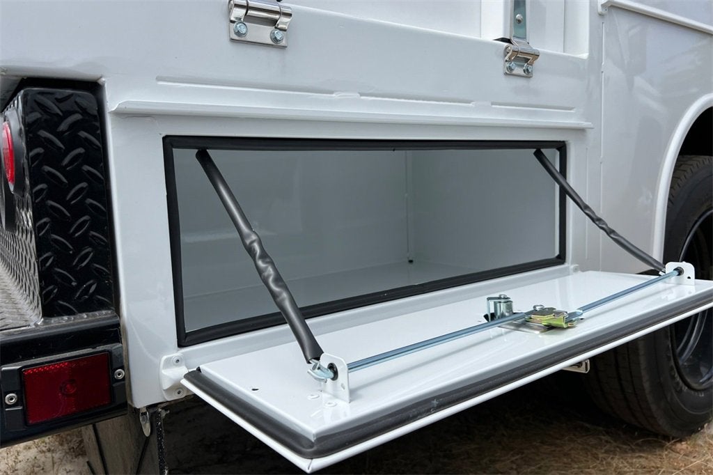 2023 Chevrolet Silverado 5500 HD Work Truck