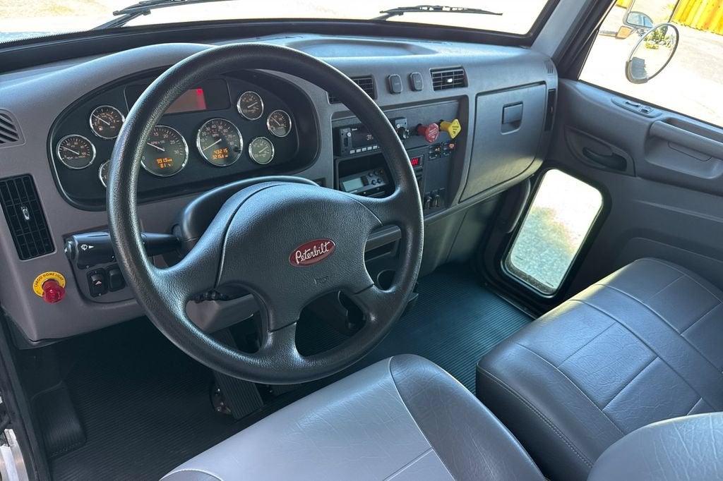 2022 PETERBILT CONVENTIONAL 33 Base