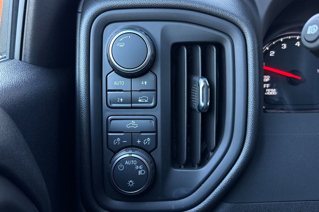 2025 Chevrolet Silverado 1500 Custom