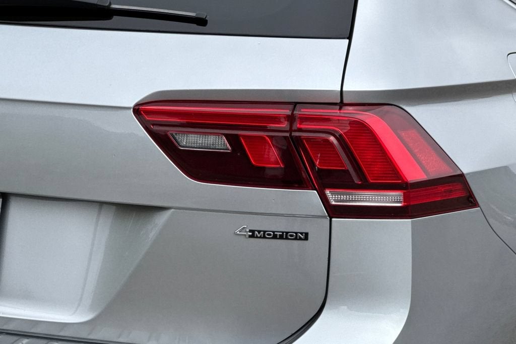 2022 Volkswagen Tiguan SE R-Line Black