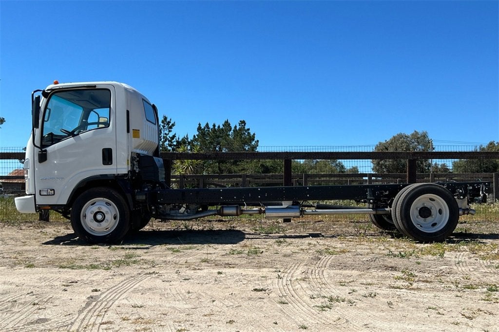 2025 Chevrolet Low Cab Forward 5500 XG WT