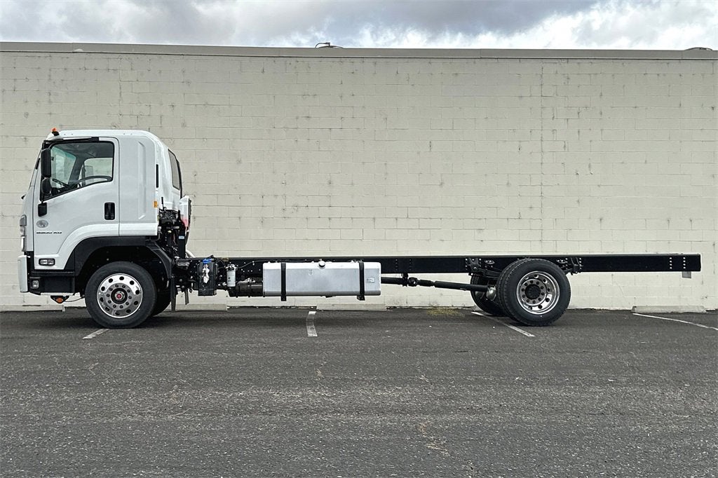 2024 Chevrolet Low Cab Forward 6500 XD WT