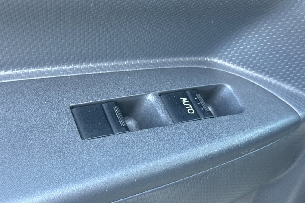2024 Isuzu NRR Base