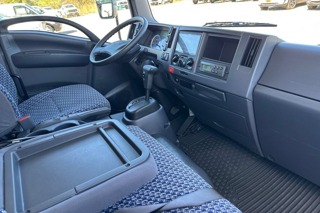 2024 Isuzu NRR Base