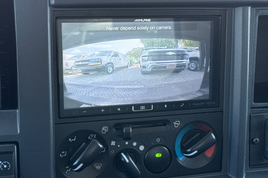 2024 Isuzu NRR Base