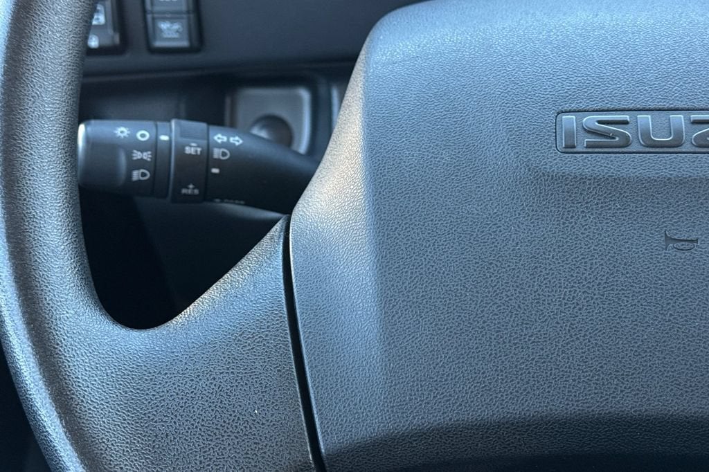 2024 Isuzu NRR Base