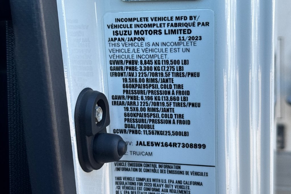 2024 Isuzu NRR Base
