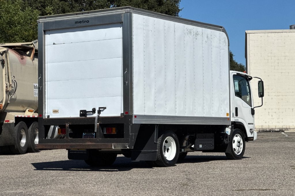 2024 Isuzu NRR Base