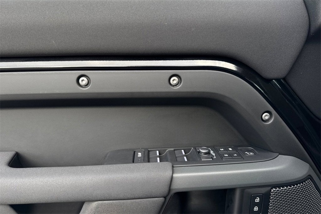 2022 Land Rover Defender X-Dynamic SE