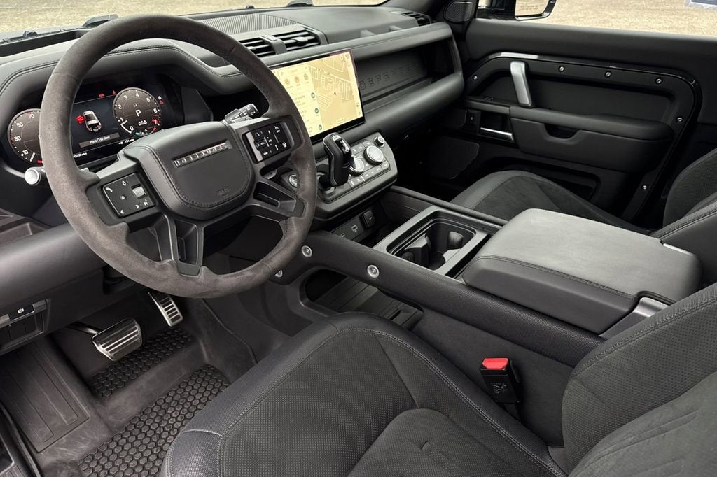 2023 Land Rover Defender V8