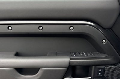 2023 Land Rover Defender V8