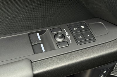 2023 Land Rover Defender V8