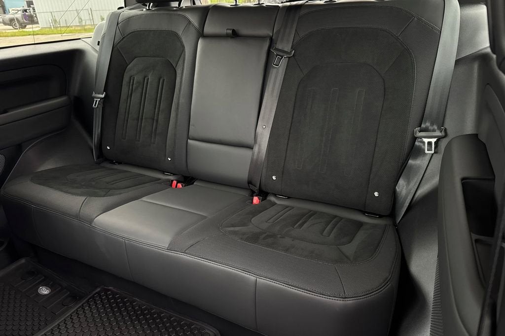 2023 Land Rover Defender V8