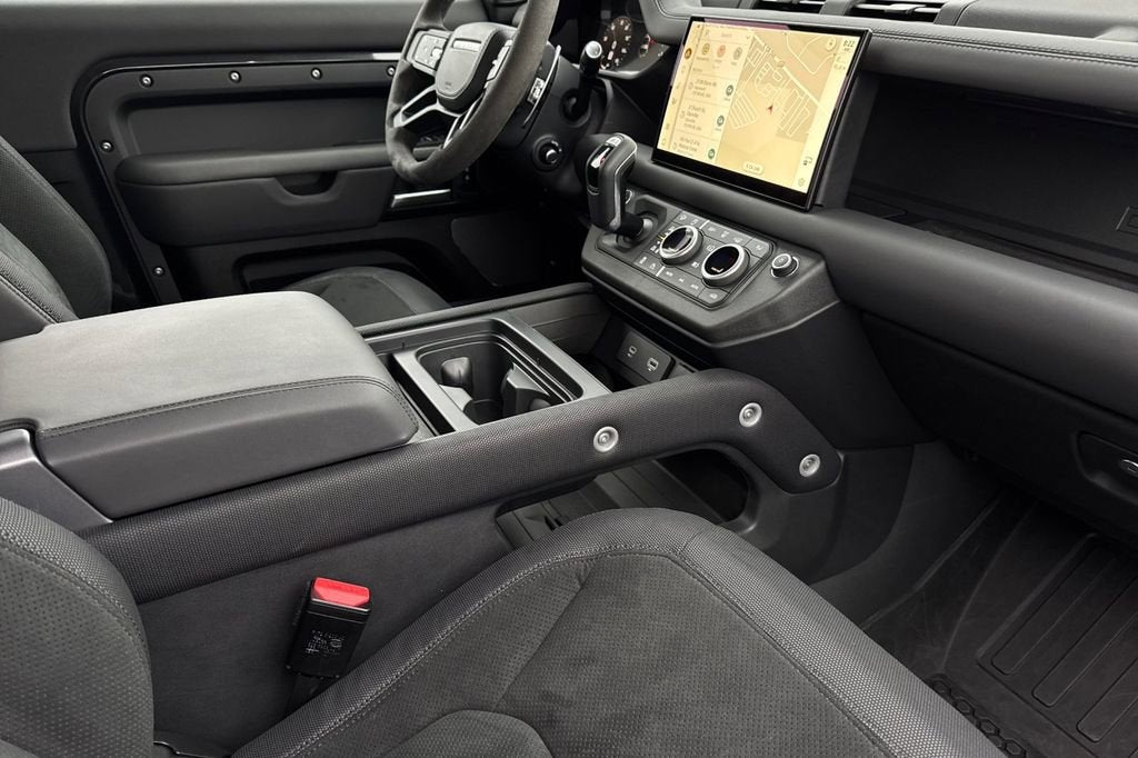 2023 Land Rover Defender V8