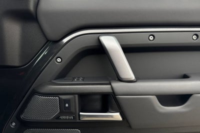 2023 Land Rover Defender V8