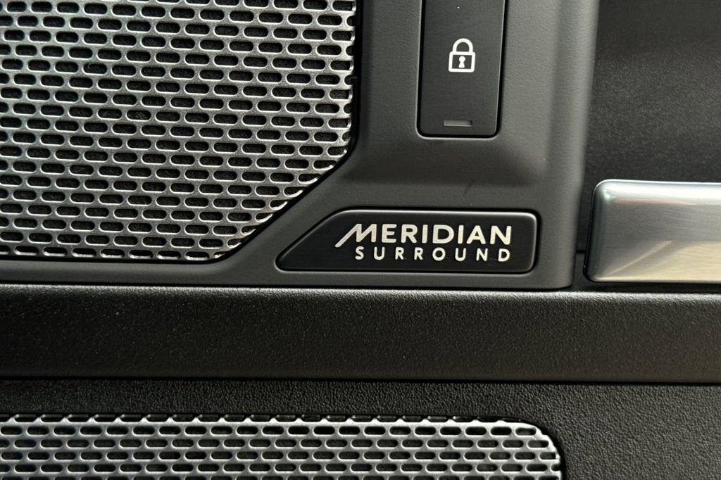 2023 Land Rover Defender V8