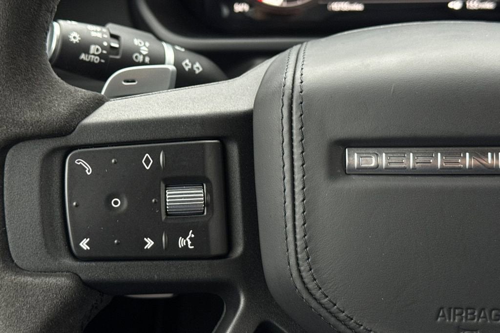 2023 Land Rover Defender V8