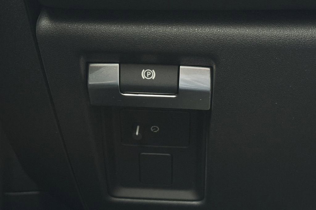 2023 Land Rover Defender V8