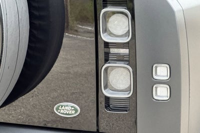 2023 Land Rover Defender V8